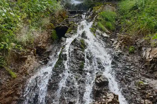 آبشار قطار چشمه