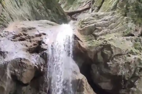 آبشار سراستر