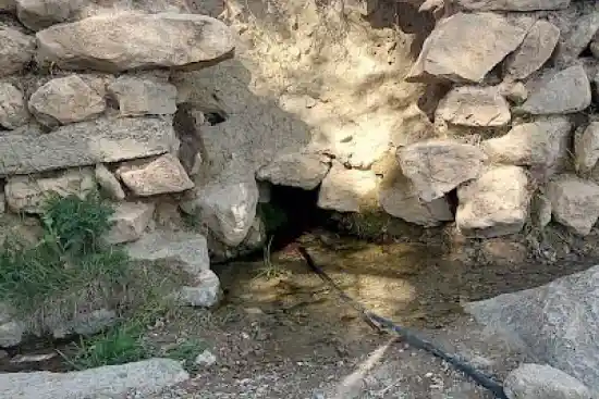 چشمه سرنجدی