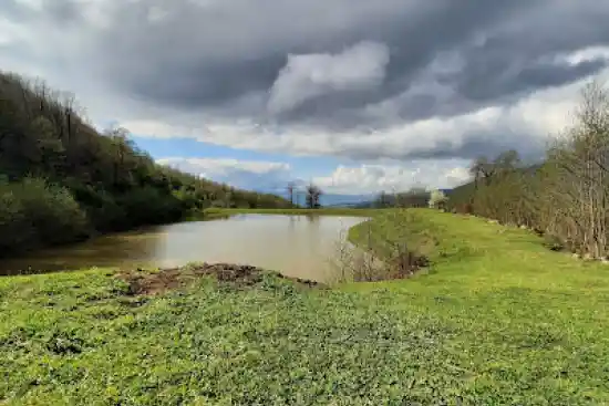 آبگیر طبیعی چلکاسر