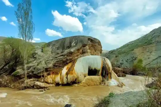 چشمه دوه اوچان