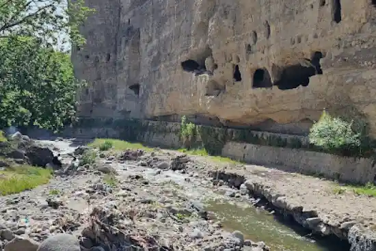 خانه‌های صخره‌ای جراغیل