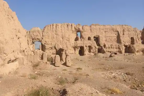 قلعه نشست آباد