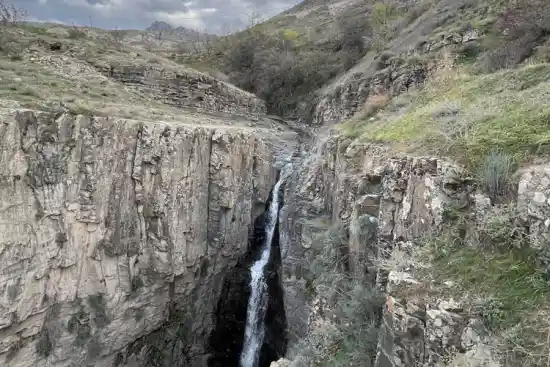 آبشار قاری قشلاقی