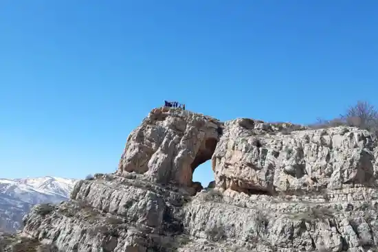 قله سنگ سوراخ