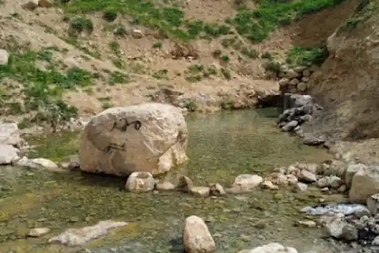 چشمه آبگرم مهمانک