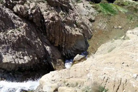 چشمه بوزخانه