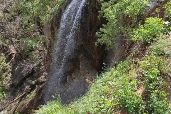 آبشار اسطرخی