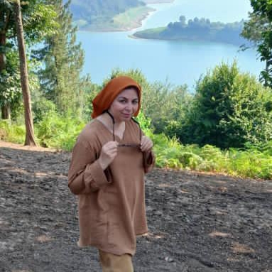 مینا مومن رازلیقی